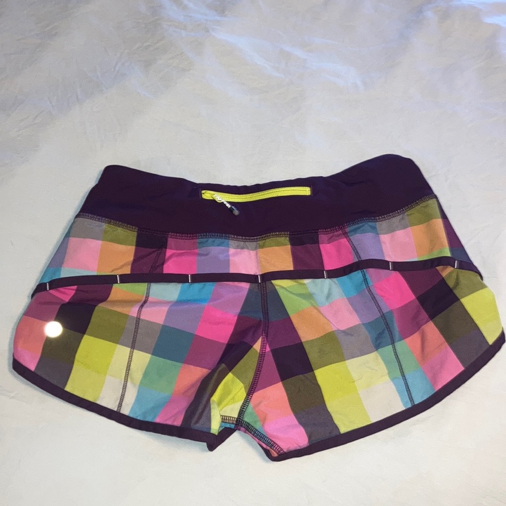 Lululemon Speed Up Shorts - Picture 2 of 4